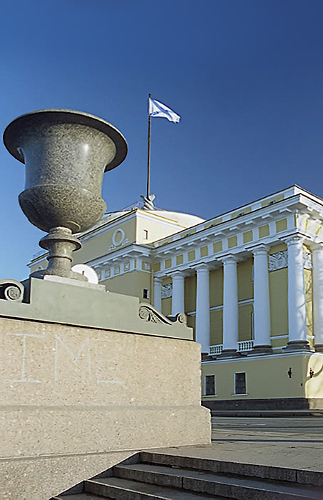 photo "Victorious Russian Navy Flag" tags: architecture, travel, landscape, Europe