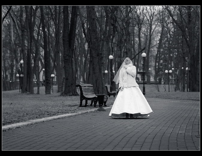 photo "Laughter of the bride" tags: black&white, genre, 