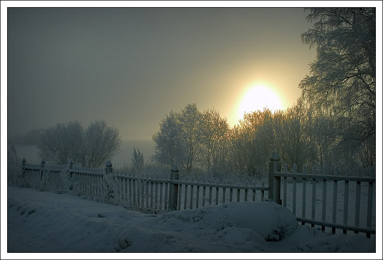 photo "Village fence" tags: misc., 