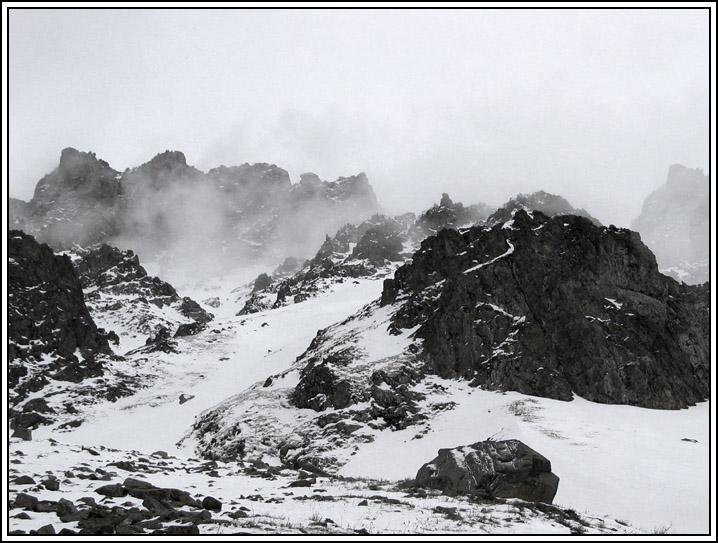 photo "In a fog" tags: landscape, black&white, mountains