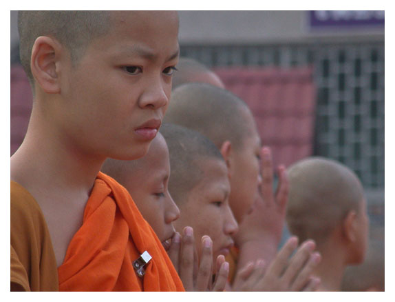 photo "Uneasy" tags: portrait, travel, Asia, children