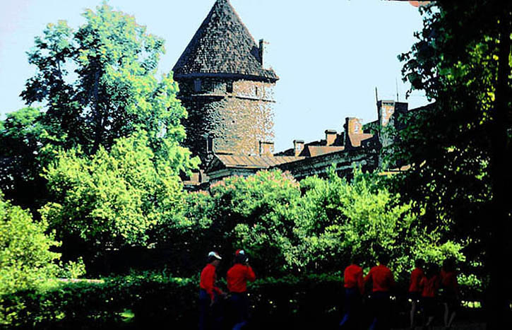 photo "Reds in Town #2, Tallinn, 1977" tags: architecture, travel, landscape, Europe