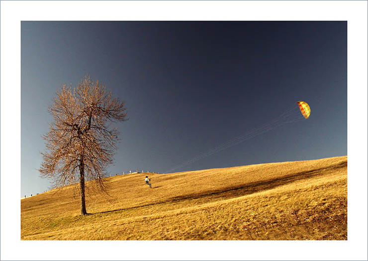 photo "Flying the kite" tags: genre, 