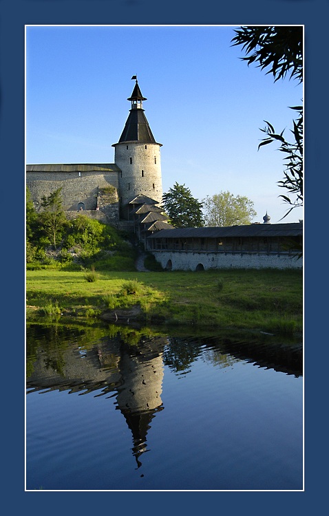 photo "Silent guard of eternal peace" tags: architecture, landscape, water