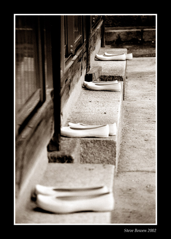 photo "Korean Shoes" tags: black&white, travel, Asia