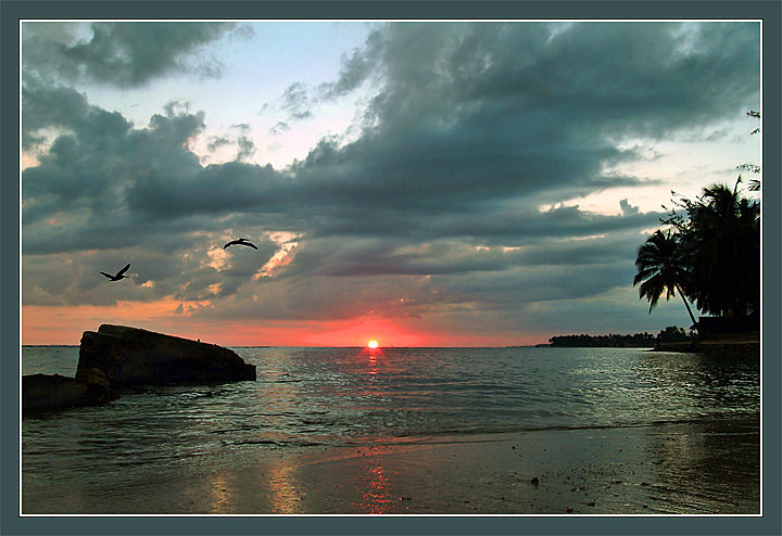 фото "Вечер на далеком острове" метки: пейзаж, вода, закат