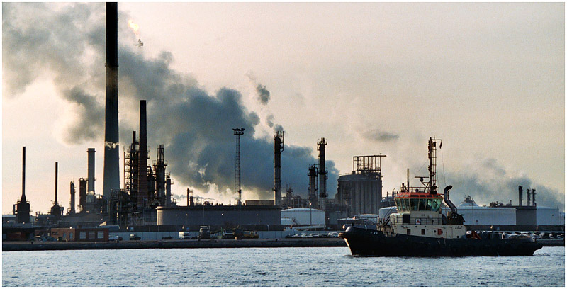photo "The Catharsis, A Tug" tags: architecture, reporting, landscape, 