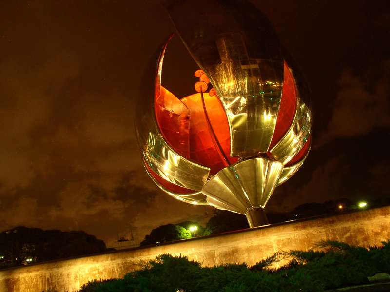 фото "Metal flower II" метки: архитектура, пейзаж, ночь