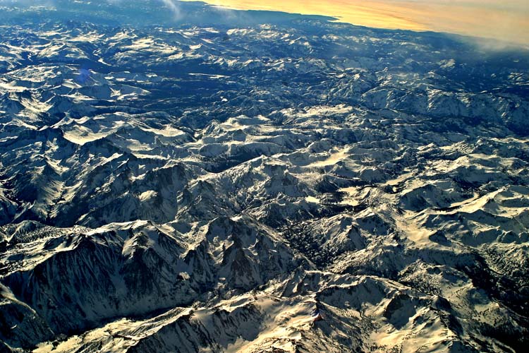 photo "Mountains from the air" tags: travel, landscape, North America, mountains