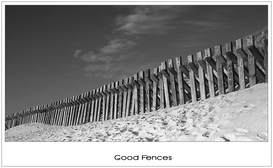 photo "Good fences (make good neighbors)" tags: travel, landscape, Europe