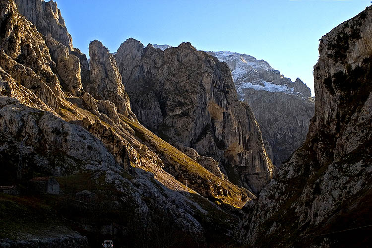 photo "On the road" tags: travel, landscape, Europe, mountains