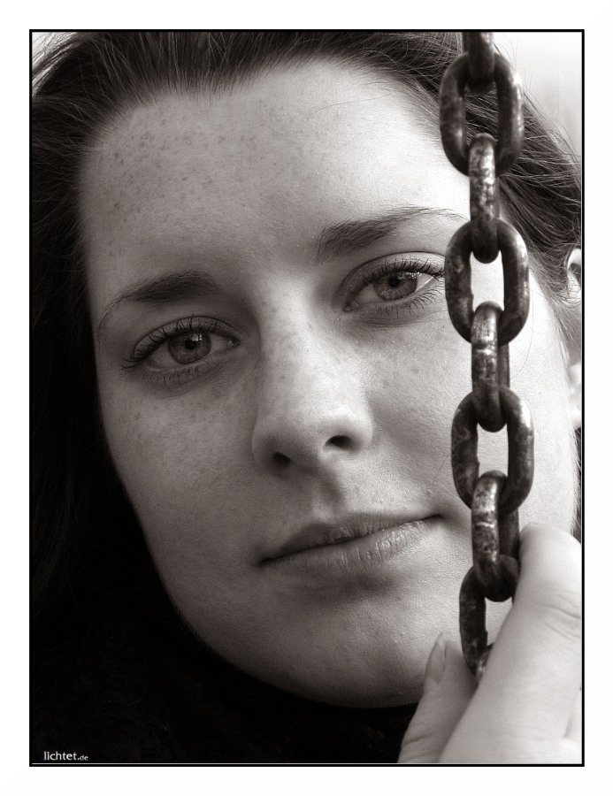 photo "take these chains off ..." tags: portrait, woman
