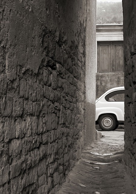 photo "Strict lane" tags: reporting, black&white, 