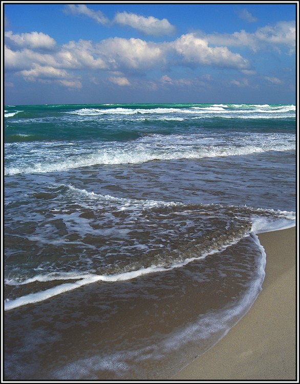 photo "Thesound of the waves breaking on the shore" tags: landscape, water