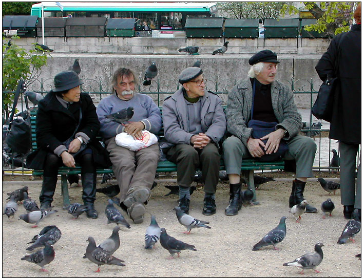 photo "Doves and oldermen in Paris" tags: travel, Europe
