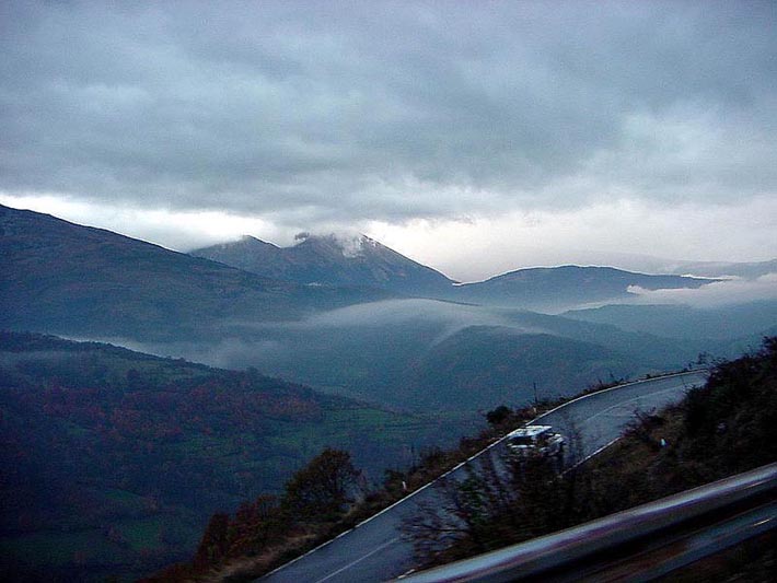 photo "Road to the clouds." tags: landscape, clouds, mountains