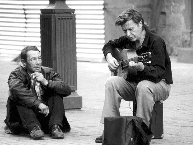 photo "The tramp and the musician" tags: reporting, 