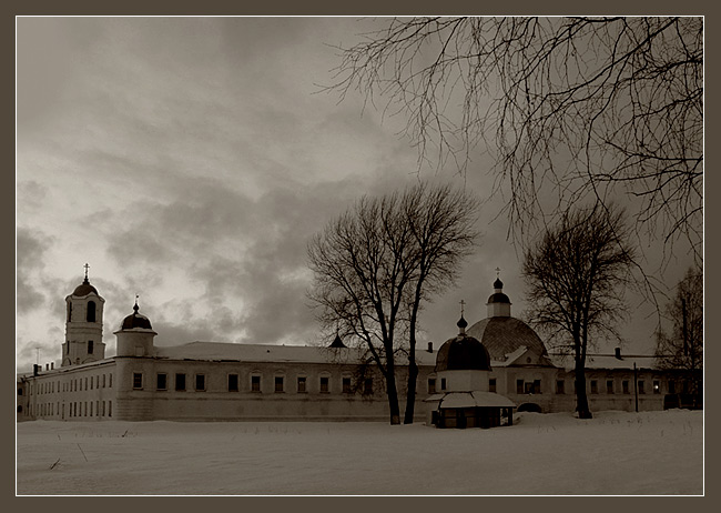 photo "evening in the monastery # 2" tags: architecture, black&white, landscape, 