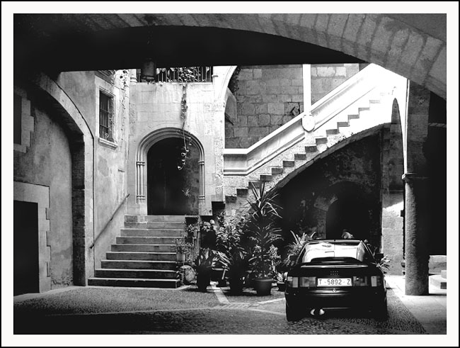 photo "Spanish backyard" tags: black&white, architecture, landscape, 