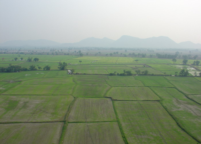 photo "green field" tags: landscape, nature, mountains