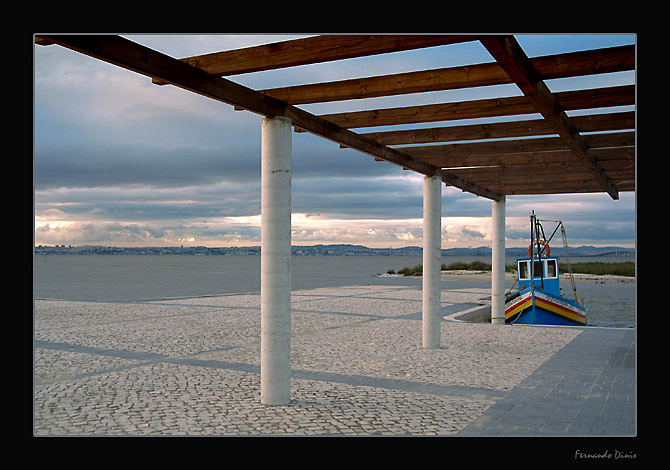 photo "Geometry and boat" tags: architecture, landscape, 