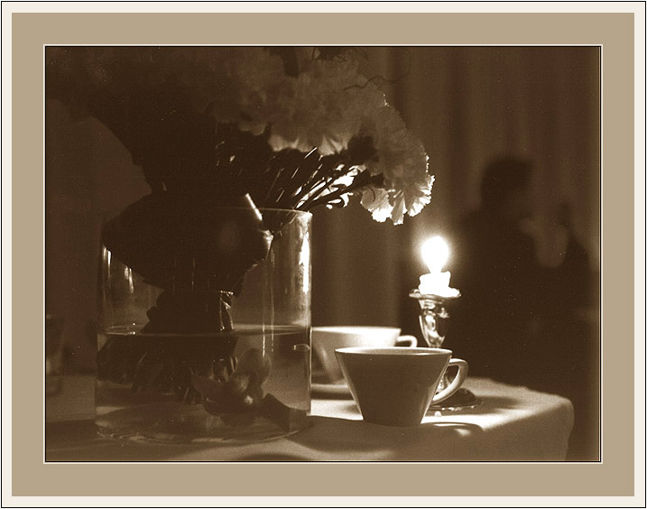 photo "Listening Shirley Bassey..." tags: black&white, 