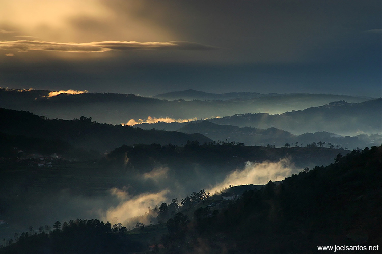 photo "Moods by Layers" tags: landscape, mountains, sunset