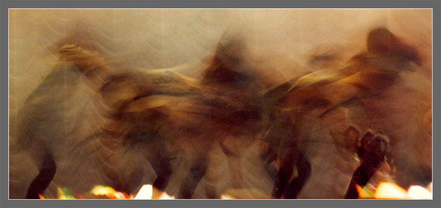 photo "dancing spirits" tags: reporting, 