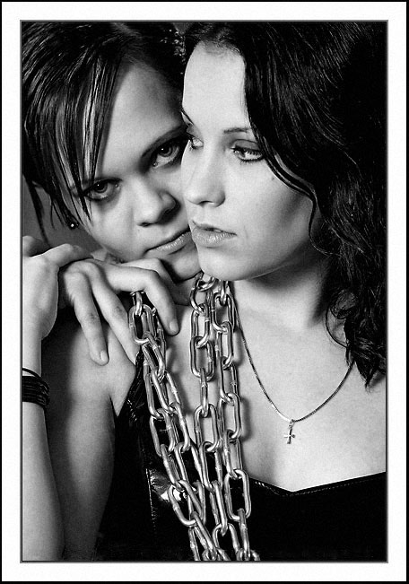photo "Under pressure" tags: black&white, portrait, woman