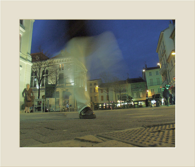 photo "Valence. Night. Shoe" tags: architecture, travel, landscape, Europe