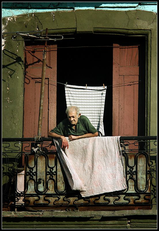 photo "Old balcony" tags: genre, portrait, man