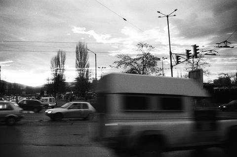 photo "Crossroad" tags: black&white, architecture, landscape, 