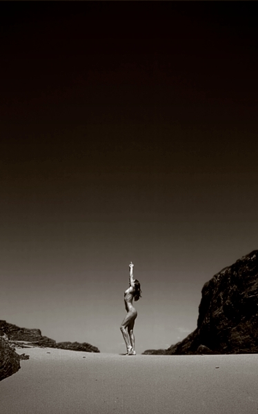 photo "pointing the sky" tags: nude, black&white, 