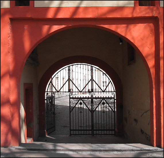 photo "The Gate" tags: abstract, architecture, landscape, 