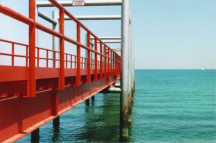 photo "red pier" tags: landscape, summer