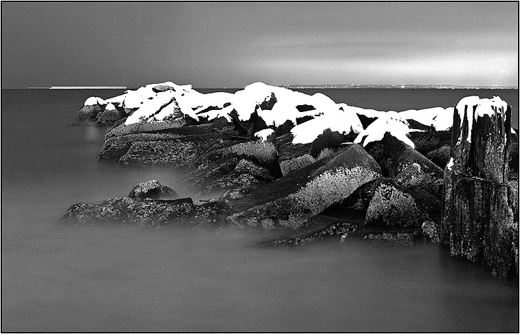 photo "Coney Island Beach" tags: black&white, landscape, water