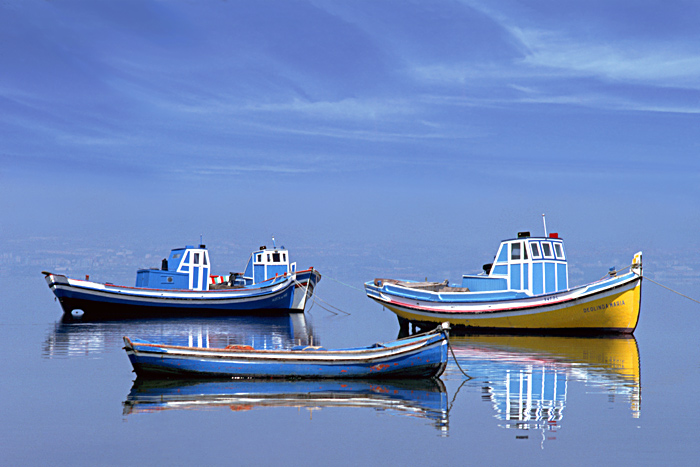 photo "4 boats in blue" tags: landscape, water