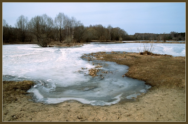 фото "Угрюмая хватка зимы" метки: пейзаж, весна, вода