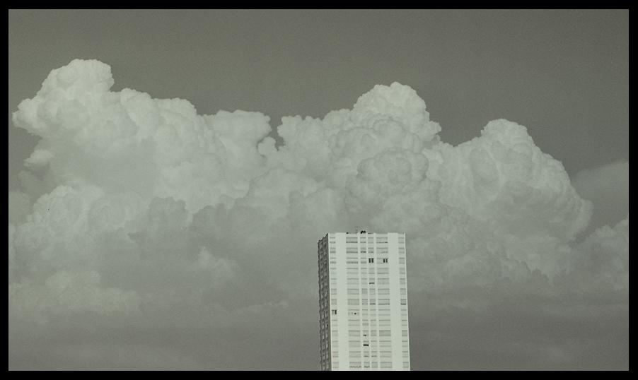 фото "Sky-Scratcher" метки: черно-белые, пейзаж, облака