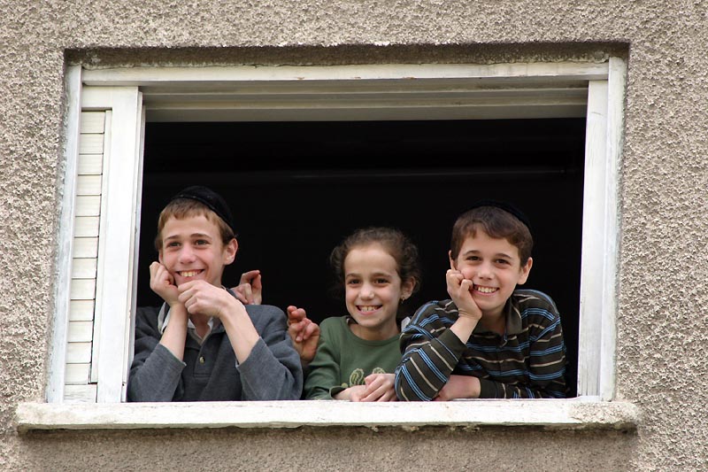 photo "window of happiness" tags: portrait, misc., children