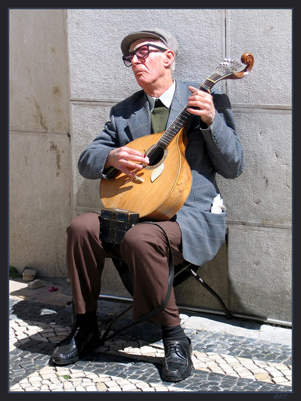 photo "Playing By Heart" tags: travel, Europe