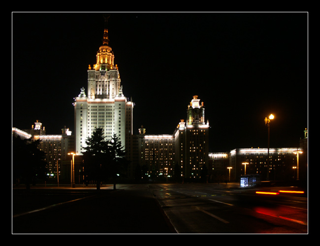 photo "Movement and statement" tags: landscape, architecture, night
