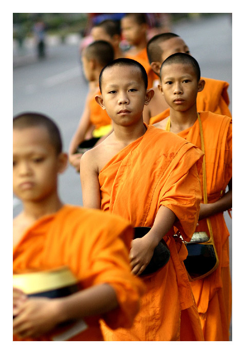 photo "Morning Alms Walk" tags: travel, portrait, Asia, children