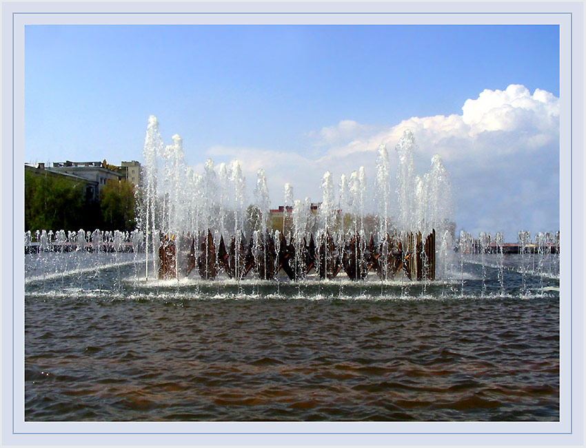 photo "Fountain of a victory" tags: architecture, landscape, water