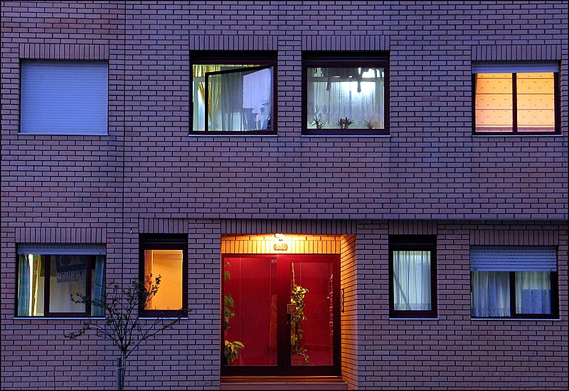 photo "Lights on" tags: architecture, landscape, 