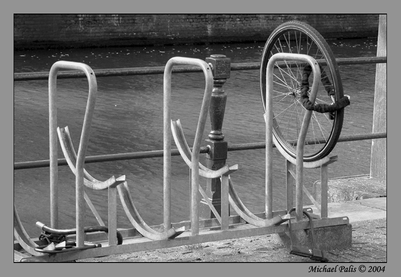 photo "Where is the Bike??" tags: black&white, abstract, 