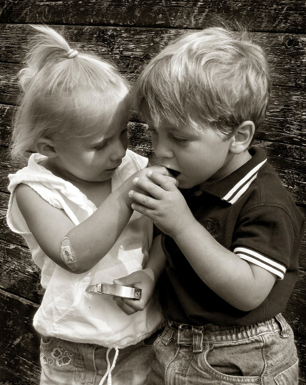 фото "sharing..." метки: портрет, дети