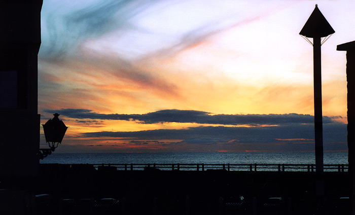 photo "2 alone lights" tags: landscape, night, sunset