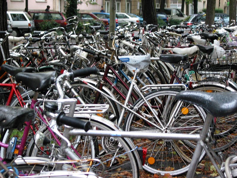 photo "Bike noise" tags: travel, genre, Europe