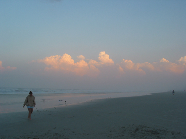 photo "Beach Walk" tags: portrait, travel, woman